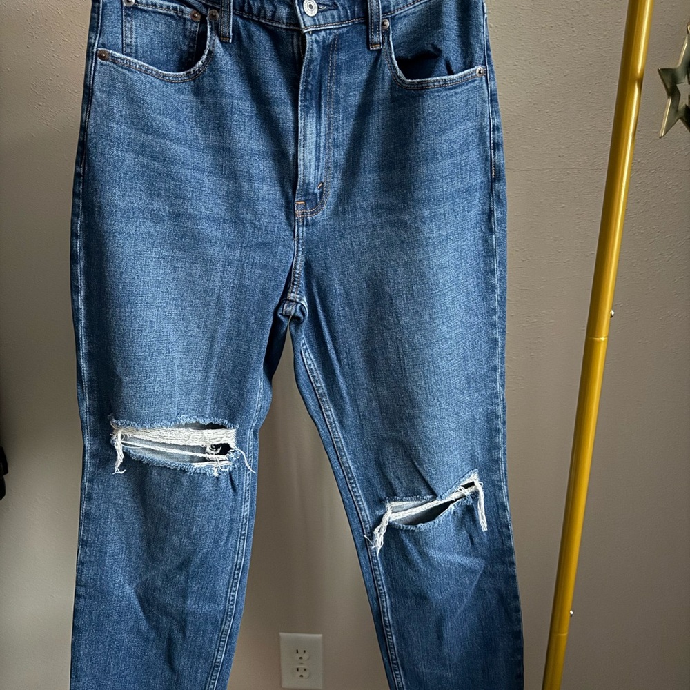 Abercrombie & Fitch The Ankle Ultra High Rise Ripped Straight Jeans Size 30